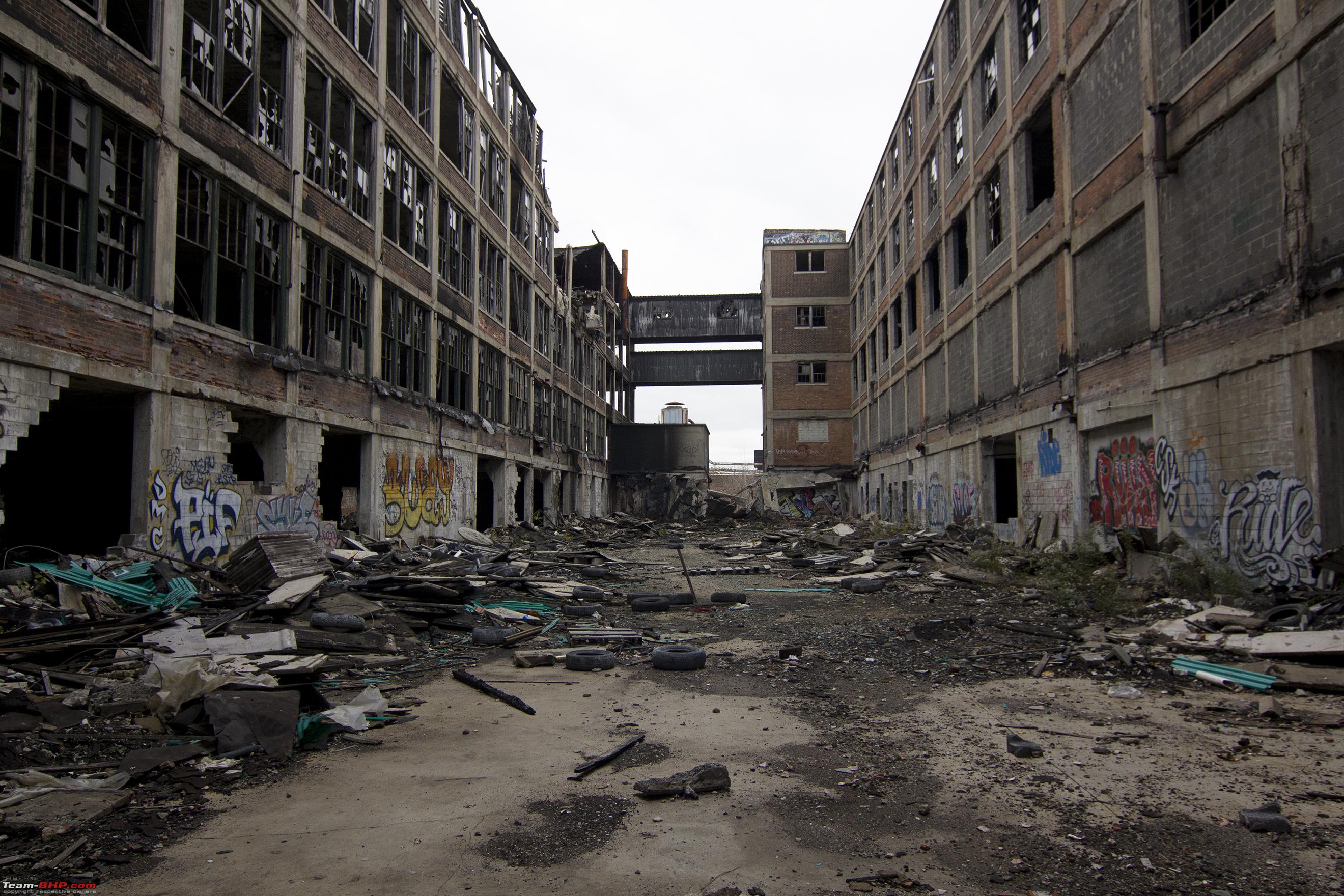1386863d1435427000-abandoned-iconic-car-factories-packardnow2.jpg