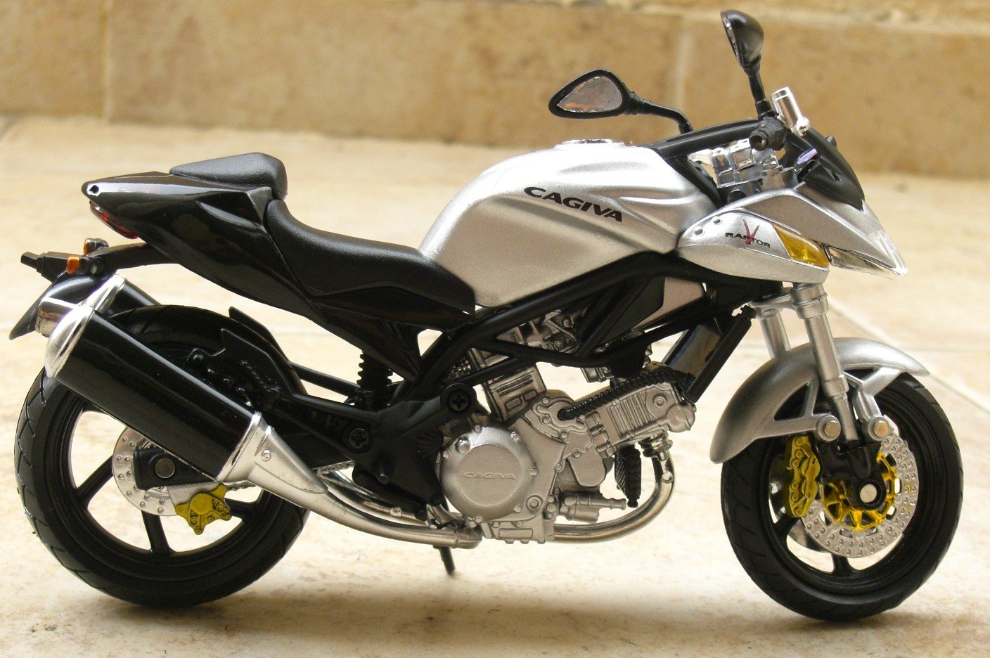 cagiva v raptor 1000