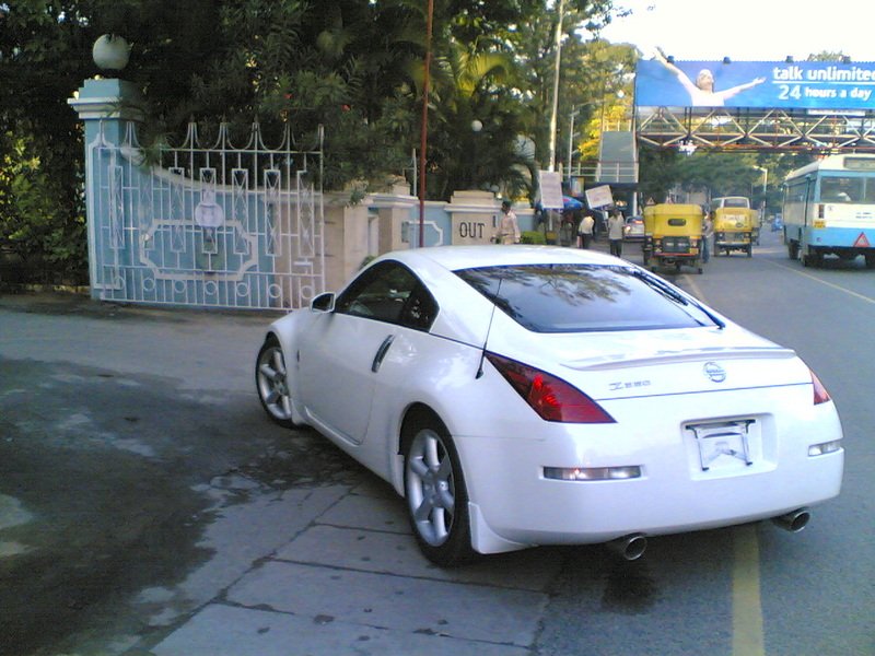 here are the pics of the white 350z
