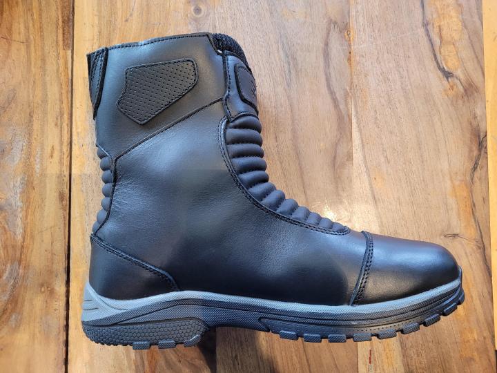 Checking out the waterproof Royal Enfield E-39 short riding boots ...