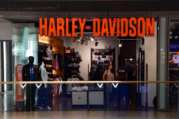  Harley Davidson  plans to open brand stores  in India Team BHP