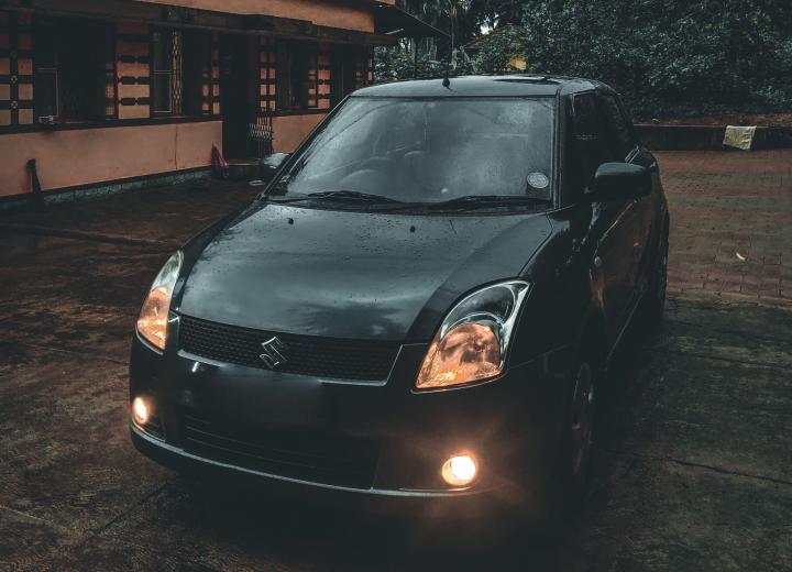 swift vxi car headlight price