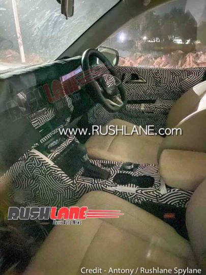 Next-gen Mahindra XUV500 with panoramic sunroof spied 