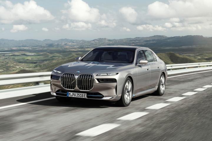 Seventh-gen BMW 7 Series unveiled; Debuts all-electric i7 