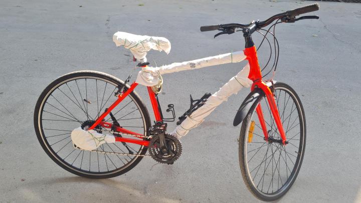 Different ways for transporting bicycles in India 