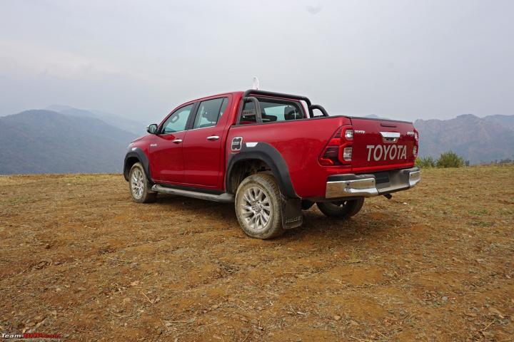 Toyota Hilux Review : 8 Pros & 8 Cons 