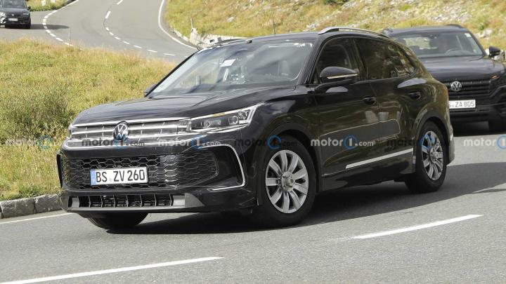 3rd-gen Volkswagen Tiguan spied with production bodywork 