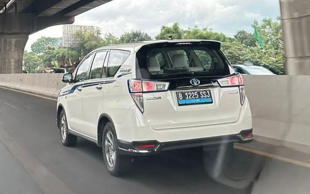 Indonesia: Toyota Innova EV caught testing for the first time 