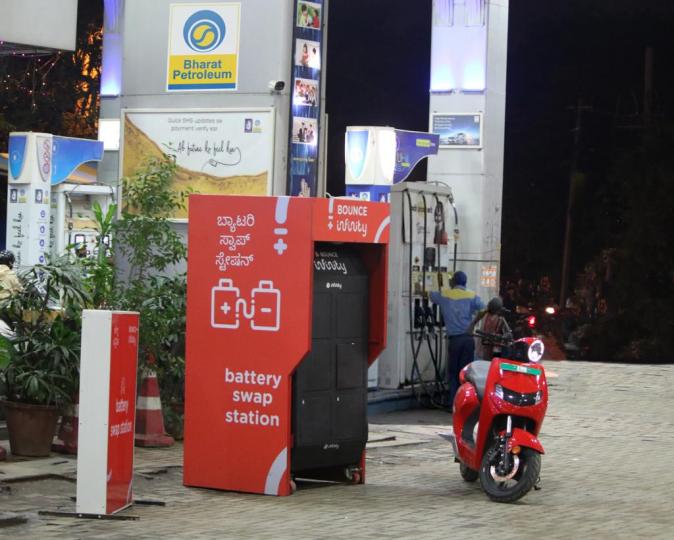 Bounce, Bharat Petroleum to set up 3,000 battery swapping stations 