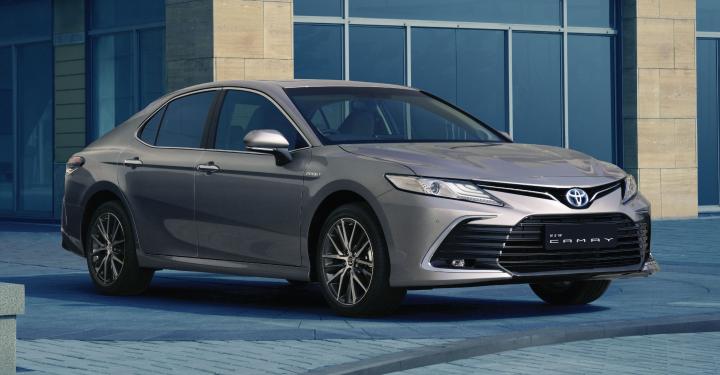 2022 Toyota Camry Hybrid launched at Rs. 41.70 lakh 