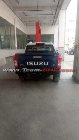 Isuzu V-Cross BS6 spotted at Noida dealership 