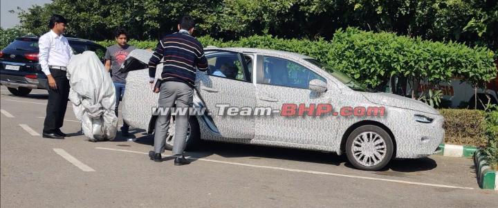 Scoop! 5th-gen Honda City in side profile with LED headlights 
