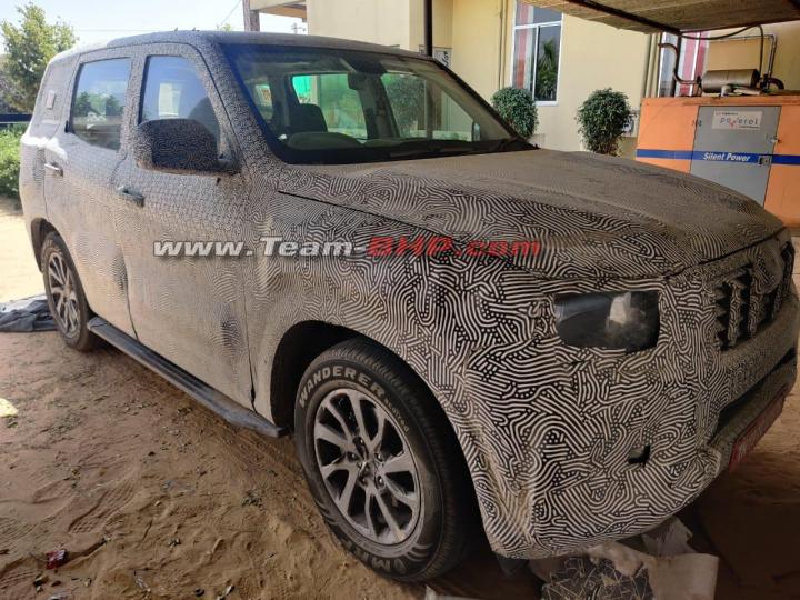 Scoop! Next-gen Mahindra Scorpio AT with sunroof spied 