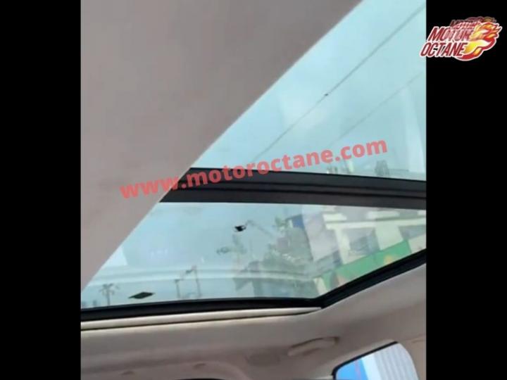 Mahindra XUV700 interior details revealed in spy images 