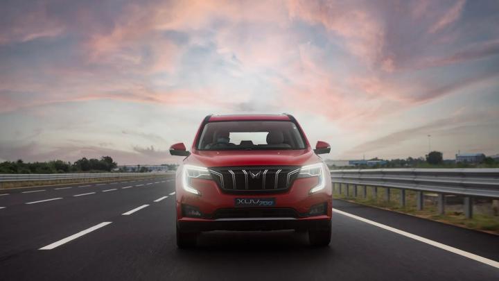 25,000 Mahindra XUV700s booked in 1 hour; prices revised! 