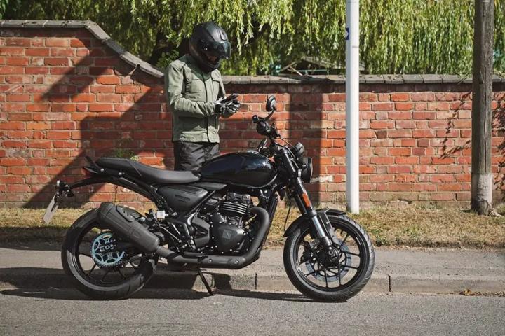 2023 Bajaj-Triumph motorcycle spied ahead of unveil 