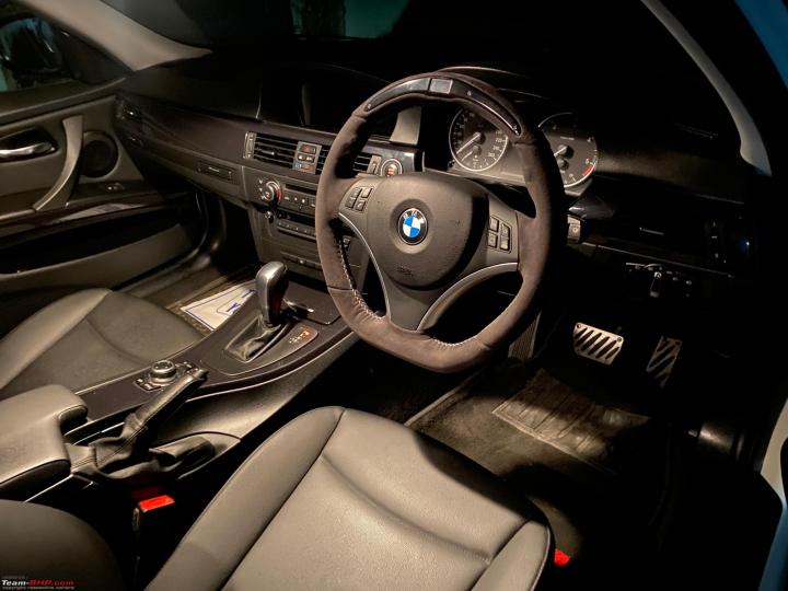 Sprucing up my BMW 320d: How I cleaned up an Alcantara steering wheel 