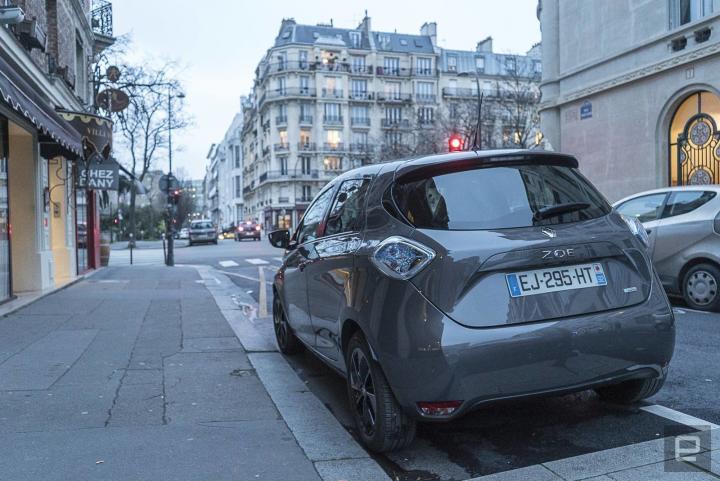 Europe: Electric cars must make noise 