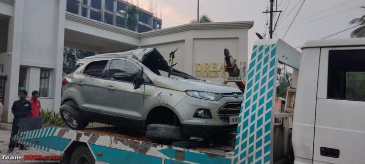 Ecosport topples multiple times; none of the 6 airbags deploy 