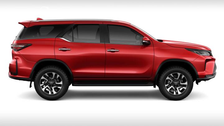 Toyota Fortuner facelift unveiled 