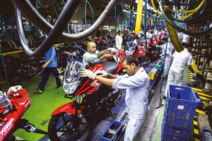 2-wheeler makers to cut production by 35% in November 2021 