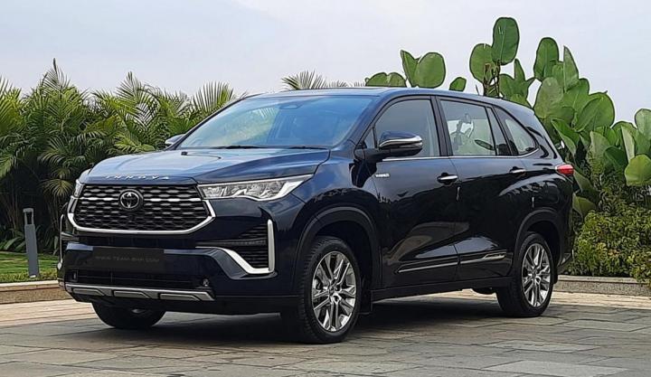 Went to see Innova Hycross in person: Hexa owner shares 10 observations 