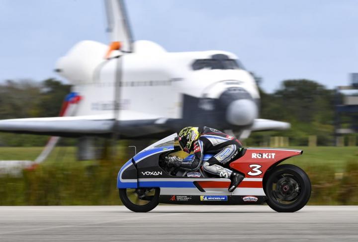 Biaggi sets new electric motorcycle speed record of 455 km/h 