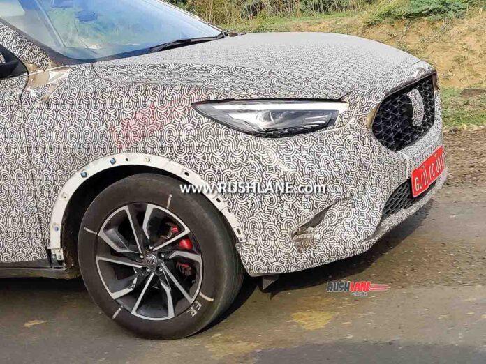 MG Astor (ZS Petrol) with panoramic sunroof spied 