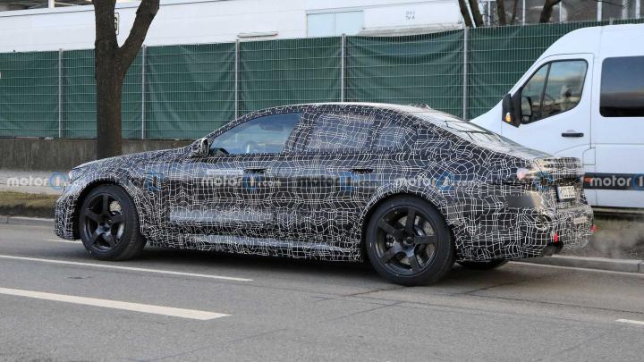 Next-gen BMW M5 to be a plug-in hybrid; 1st spy photos out! 