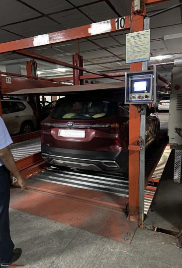 Multi-level parking fails: Upper deck falls on a Kia Seltos 