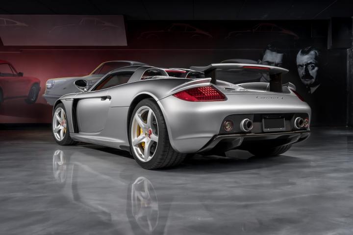 400 km run Porsche Carrera GT sold for a record US$ 2 million 