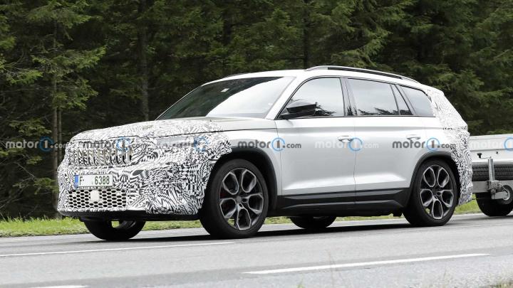Next-gen Skoda Kodiaq spied testing for the first time 