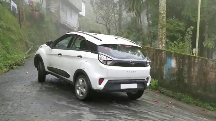How to drive & park AMT cars on hilly roads & inclines 