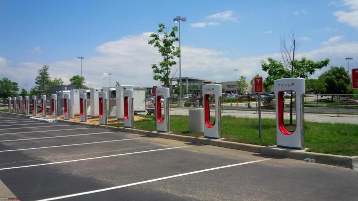 USA: Tesla opens its supercharger network to other EVs 