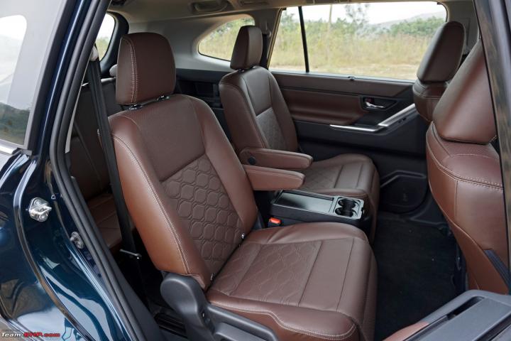 How comfortable are 2nd & 3rd row seats of Toyota Innova Hycross 