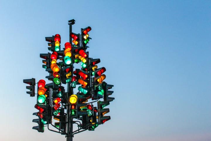 Traffic signals could get a fourth light for autonomous vehicles 