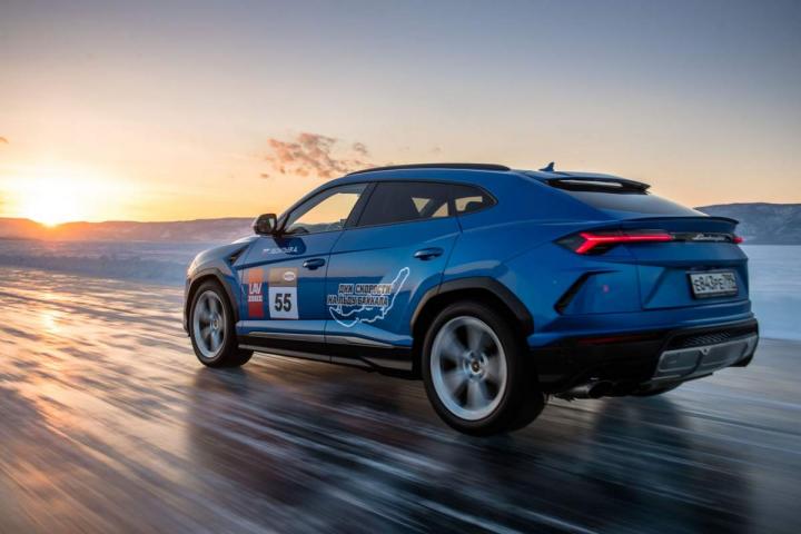Lamborghini Urus sets new speed record on ice 