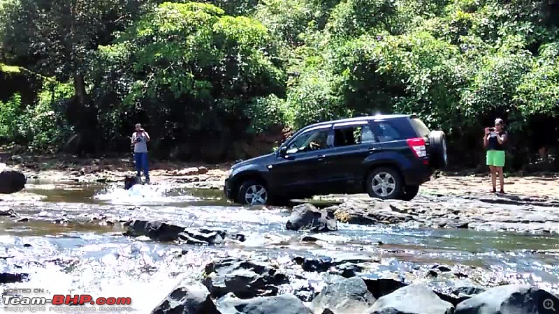 2 Grand Vitaras go offroading - At Panshet Lake-015a-discovering-pothole.jpg