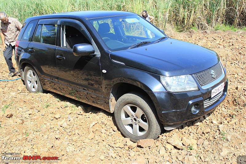 A Mercedes GL, 2 Grand Vitaras, a Sugarcane farm and a tow cable-027-stuck2.jpg