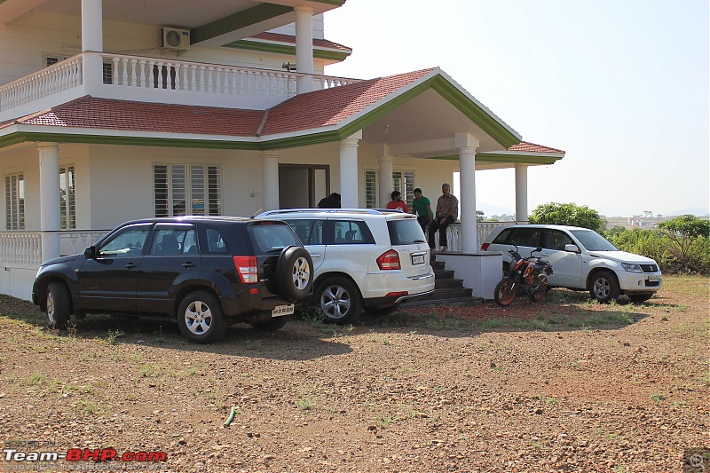 A Mercedes GL, 2 Grand Vitaras, a Sugarcane farm and a tow cable-071-refreshments-break.jpg