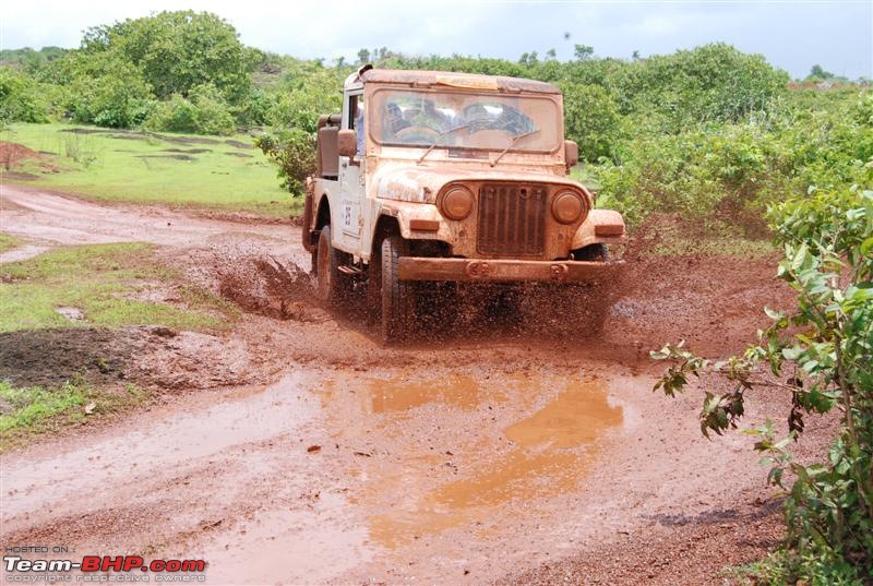 Mahindra Great Escape GOA 25/7/09-mud-plunging.jpg