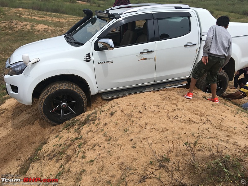 11th Palar Challenge - 4x4 Offroad Drive on 30th September, 2017-v-cross-stuck.jpg