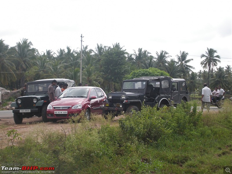 Of Jeep's, Gypsy, Landy and a L&T Komatsu - OTR/Recee (Off Kanakpura) - 11Jul2010-p7110229.jpg