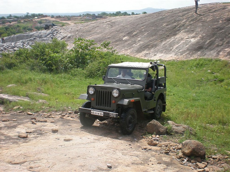 Of Jeep's, Gypsy, Landy and a L&T Komatsu - OTR/Recee (Off Kanakpura) - 11Jul2010-group1.jpg