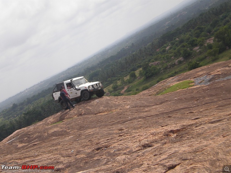 Of Jeep's, Gypsy, Landy and a L&T Komatsu - OTR/Recee (Off Kanakpura) - 11Jul2010-roby-edge.jpg