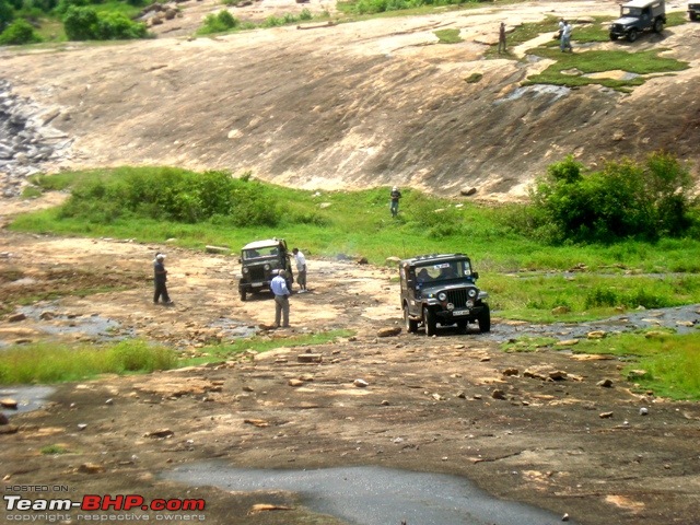 Of Jeep's, Gypsy, Landy and a L&T Komatsu - OTR/Recee (Off Kanakpura) - 11Jul2010-x3.jpg