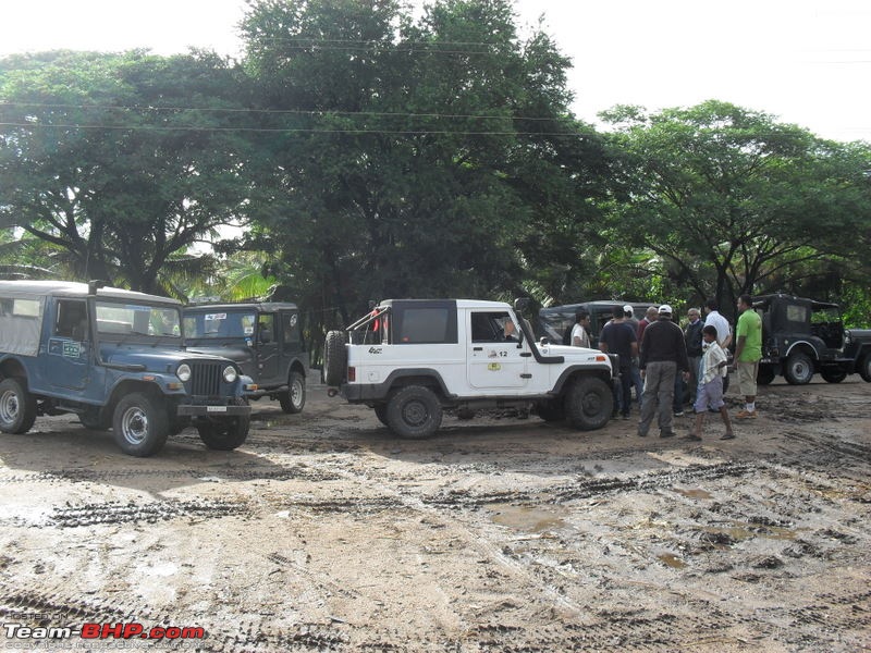 Of Jeep's, Gypsy, Landy and a L&T Komatsu - OTR/Recee (Off Kanakpura) - 11Jul2010-003.jpg