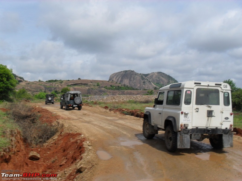 Of Jeep's, Gypsy, Landy and a L&T Komatsu - OTR/Recee (Off Kanakpura) - 11Jul2010-009.jpg