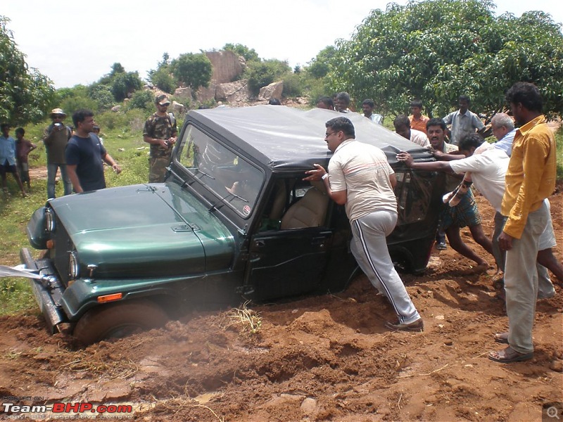 Of Jeep's, Gypsy, Landy and a L&T Komatsu - OTR/Recee (Off Kanakpura) - 11Jul2010-man-power.jpg