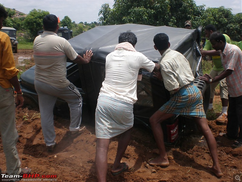 Of Jeep's, Gypsy, Landy and a L&T Komatsu - OTR/Recee (Off Kanakpura) - 11Jul2010-wolf-stuck.jpg